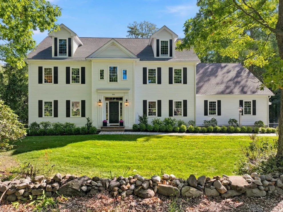 Unit for sale at 303 Chestnut St, North Andover, MA 01845