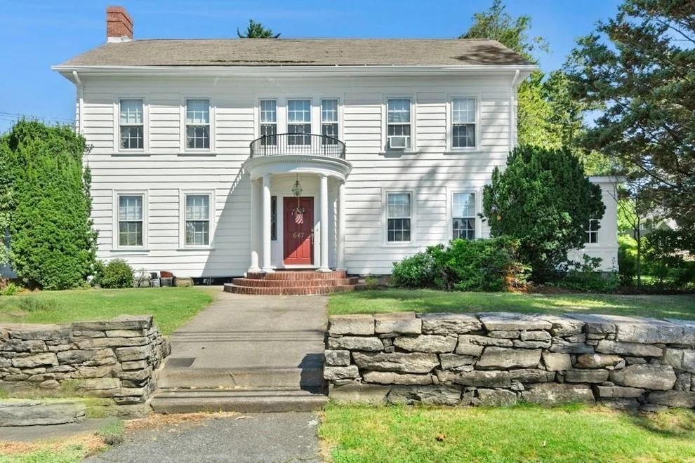 Unit for sale at 647 Main Street, Shrewsbury, MA 01545