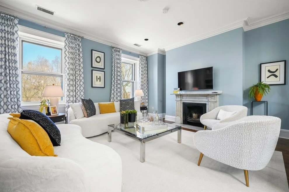 Unit for sale at 118 Commonwealth Ave, Boston, MA 02116