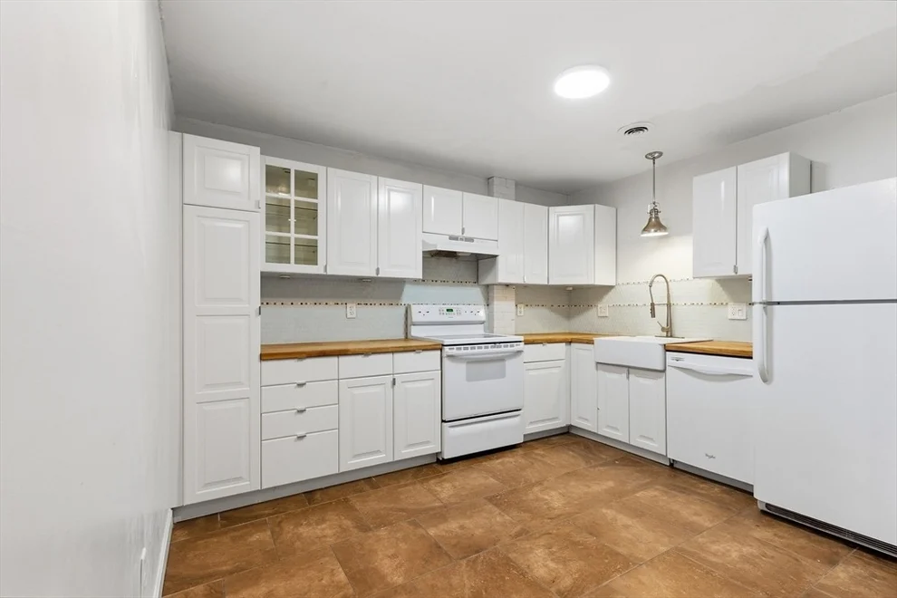 Unit for sale at 96 Old Colony Ave, Taunton, MA 02718