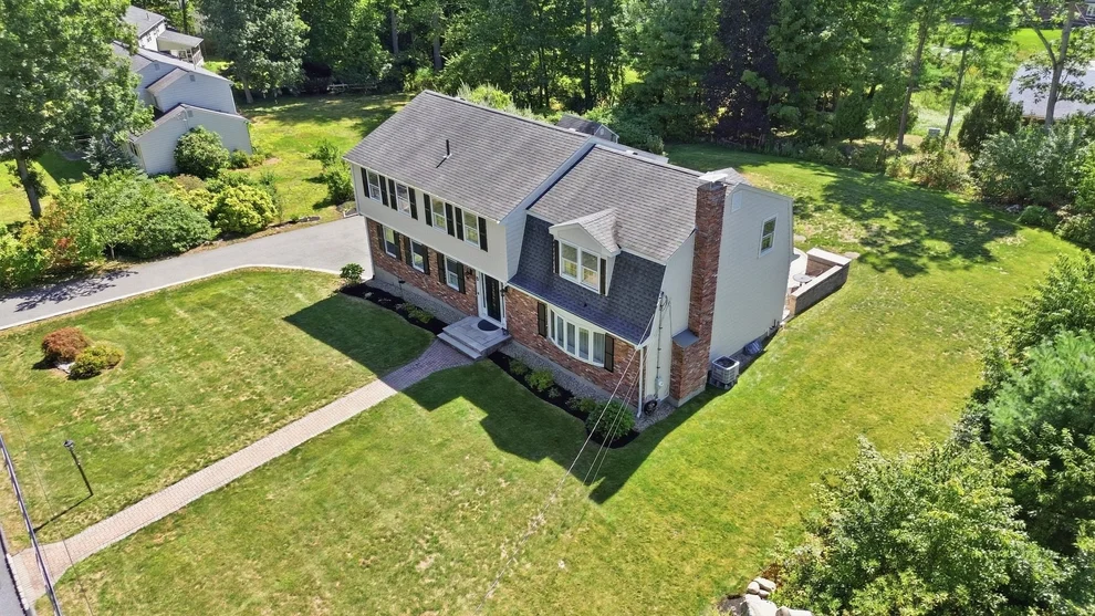 Unit for sale at 5 Phlox Ln, Acton, MA 01720