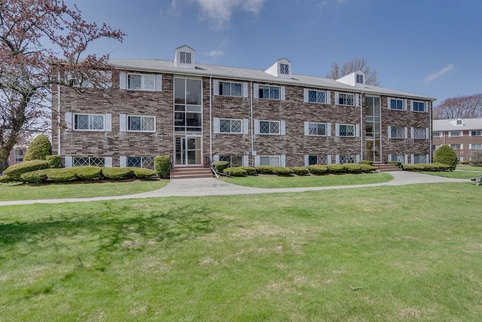 Unit for sale at 7 Fernview Ave, North Andover, MA 01845