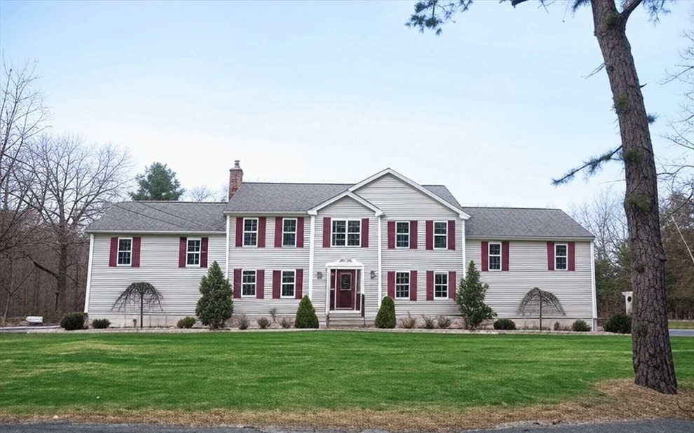 Unit for sale at 118 Kempton Rd, Millville, MA 01529