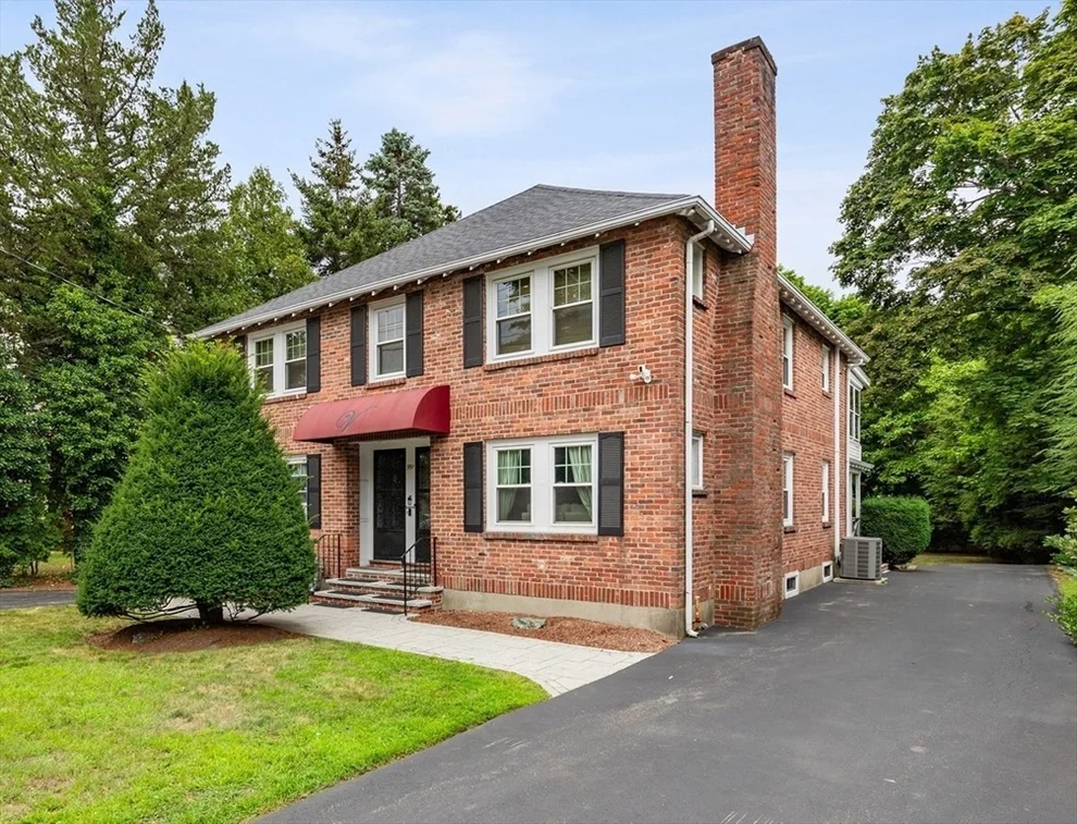 Unit for sale at 991 Main St, Wakefield, MA 01880