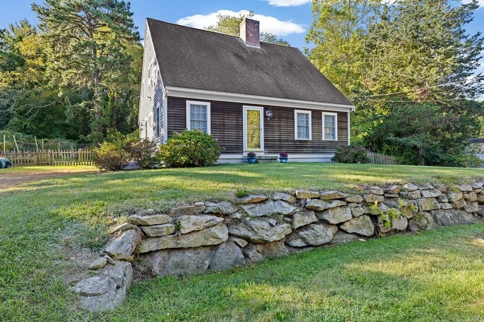 Unit for sale at 18 Atwood St, Kingston, MA 02364