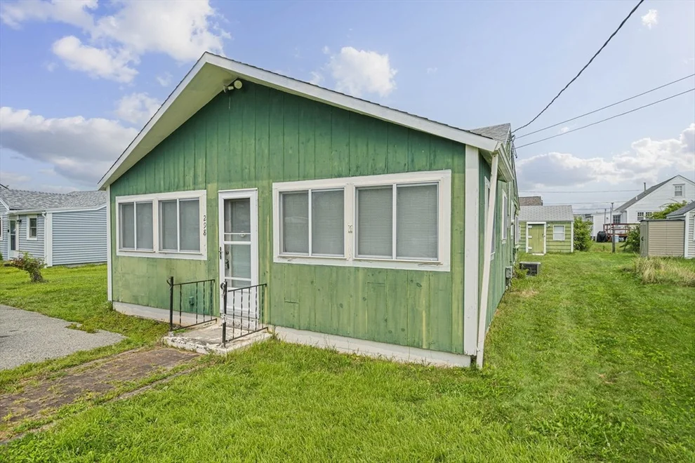 Unit for sale at 298 Plymouth Ave, Marshfield, MA 02050