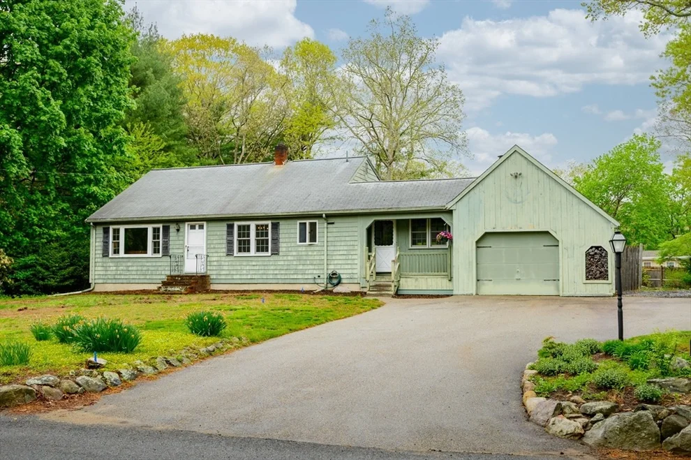 Unit for sale at 101 Brook Bend Rd, Hanover, MA 02339