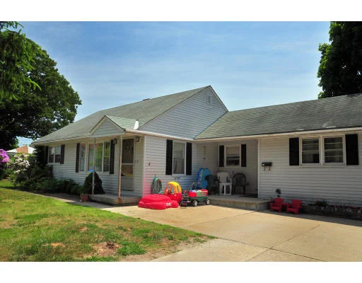 Unit for sale at 15 Utah St, Worcester, MA 01604