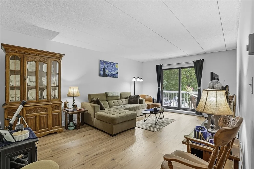 Unit for sale at 85 Commons Dr, Shrewsbury, MA 01545