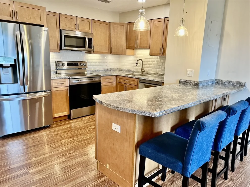 Unit for sale at 1006 Paradise Rd, Swampscott, MA 01907