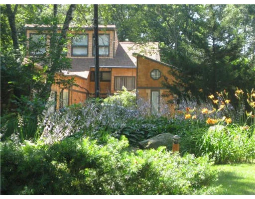 Unit for sale at 11 Jennys Ln, Barrington, RI 02806