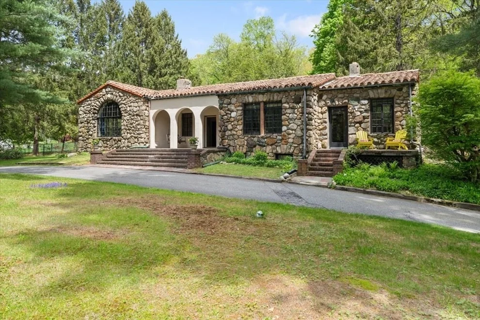 Unit for sale at 263 Ashland Street, Holliston, MA 01746