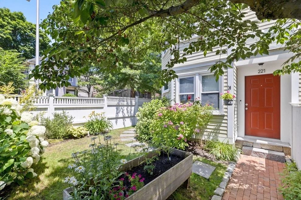 Unit for sale at 221 Hamilton, Cambridge, MA 02139