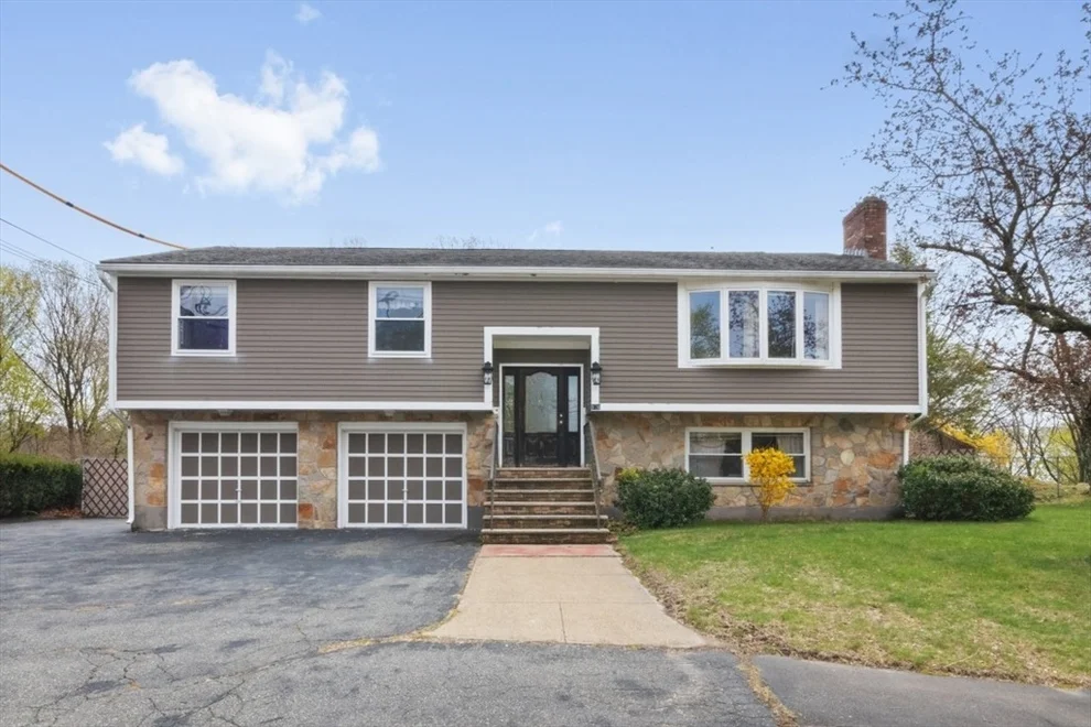Unit for sale at 176 Mallard Way, Waltham, MA 02452