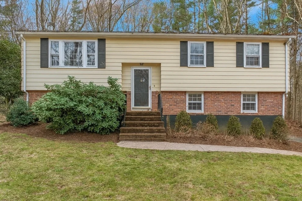 Unit for sale at 8 Whalen Rd, Hopkinton, MA 01748