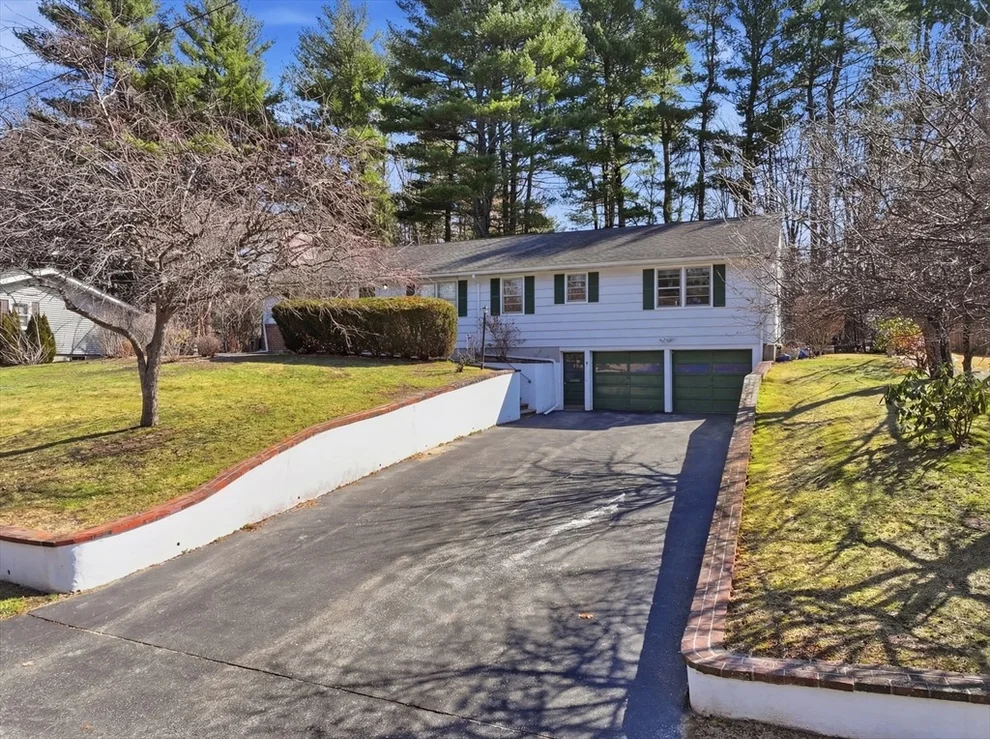 Unit for sale at 7 Little Tree Ln, Framingham, MA 01701