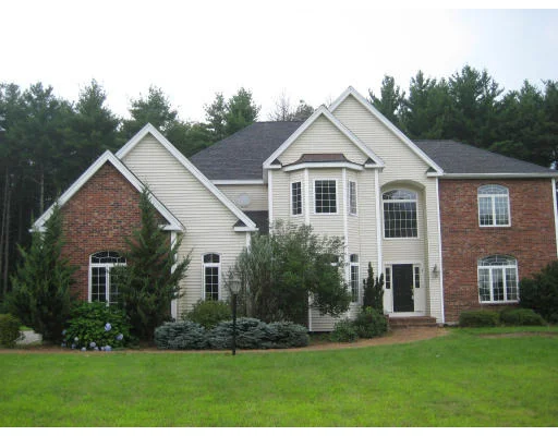 Unit for sale at 8 Stacys Way, Acton, MA 01720