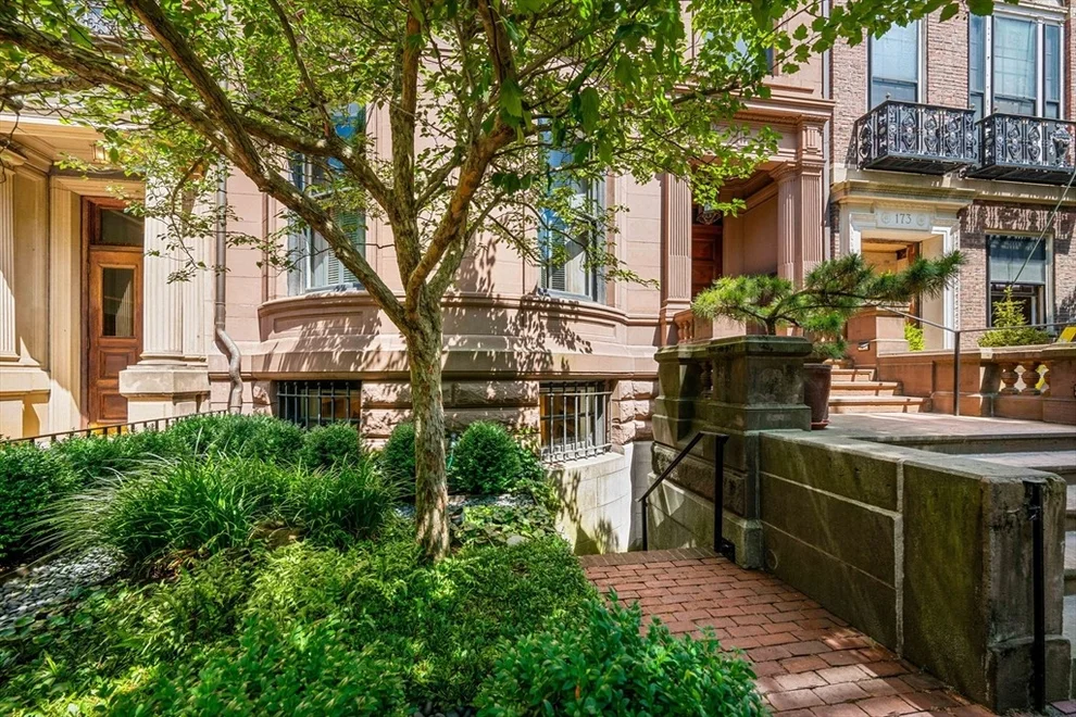 Unit for sale at 175 Commonwealth Avenue, Boston, MA 02116