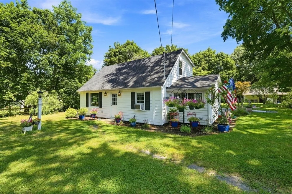 Unit for sale at 227 New St, Rehoboth, MA 02769