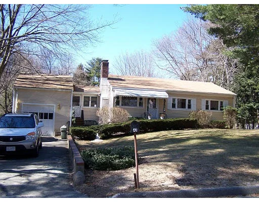 Unit for sale at 43 Pillings Pond Rd, Lynnfield, MA 01940