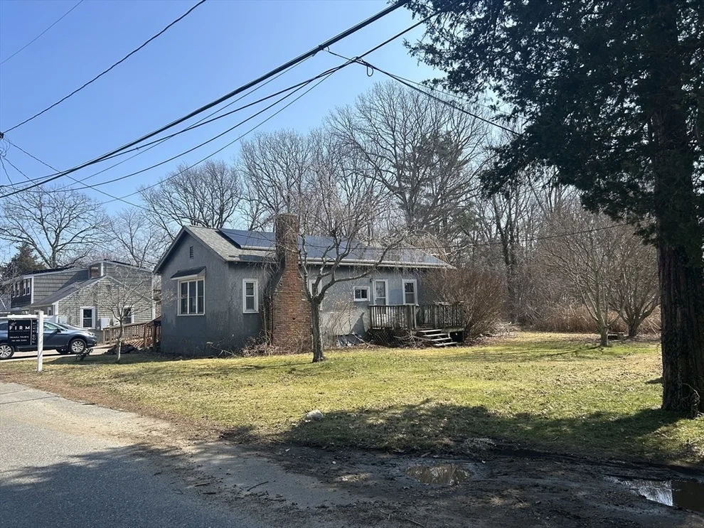 Unit for sale at 9 Cole St, Kingston, MA 02364