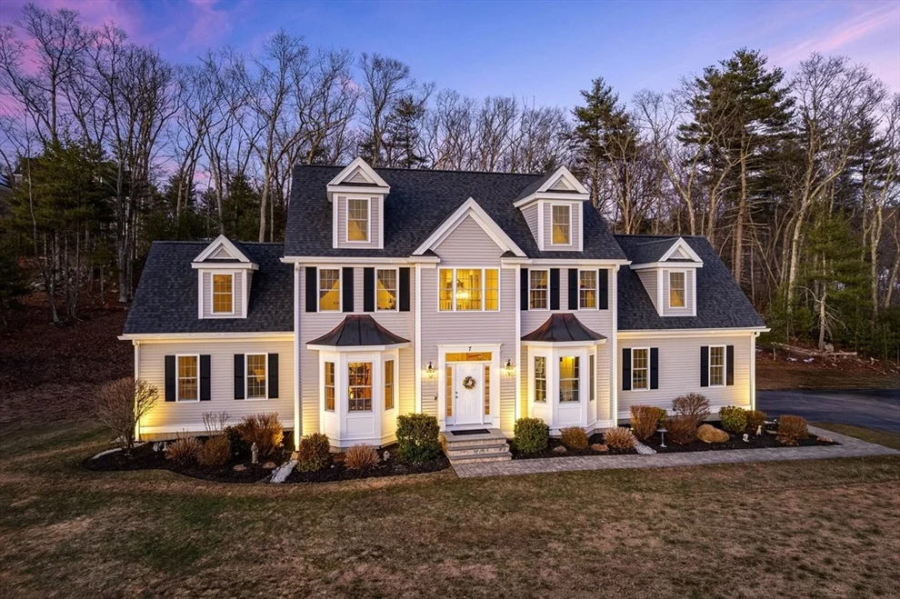 Unit for sale at 7 Jewell Crossing, Mendon, MA 01756