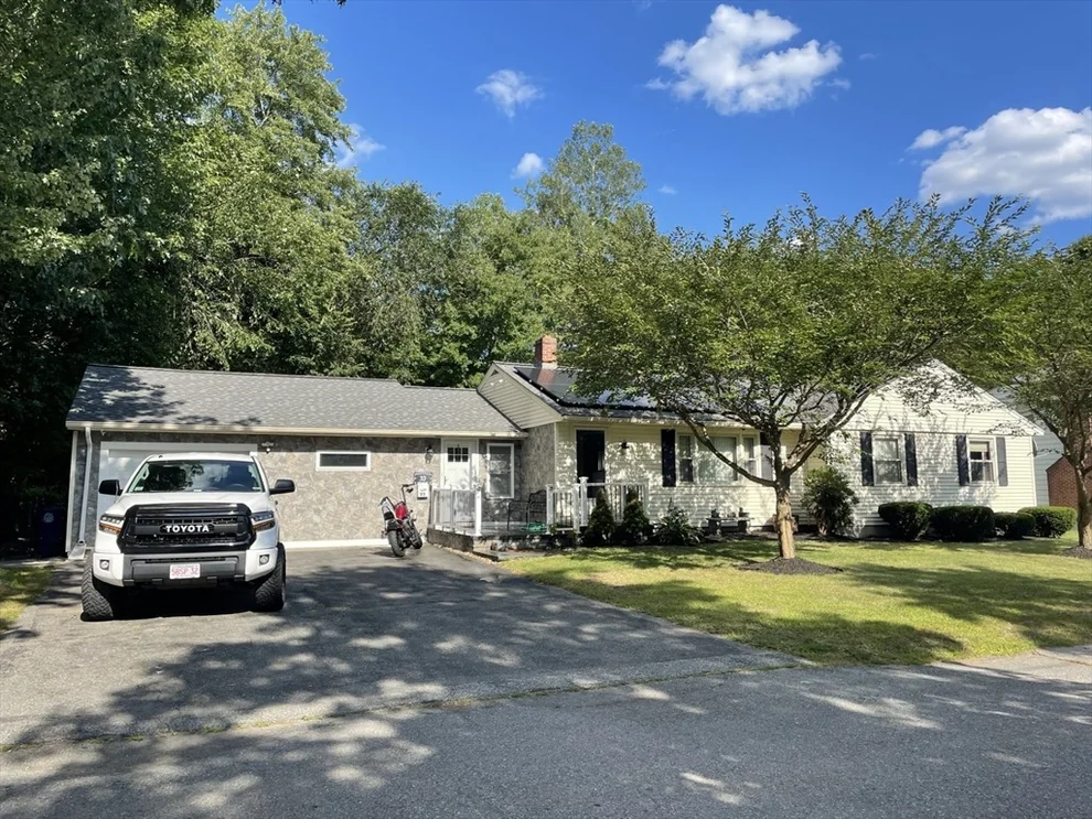 Unit for sale at 33 Greenwich Ave, Leominster, MA 01453