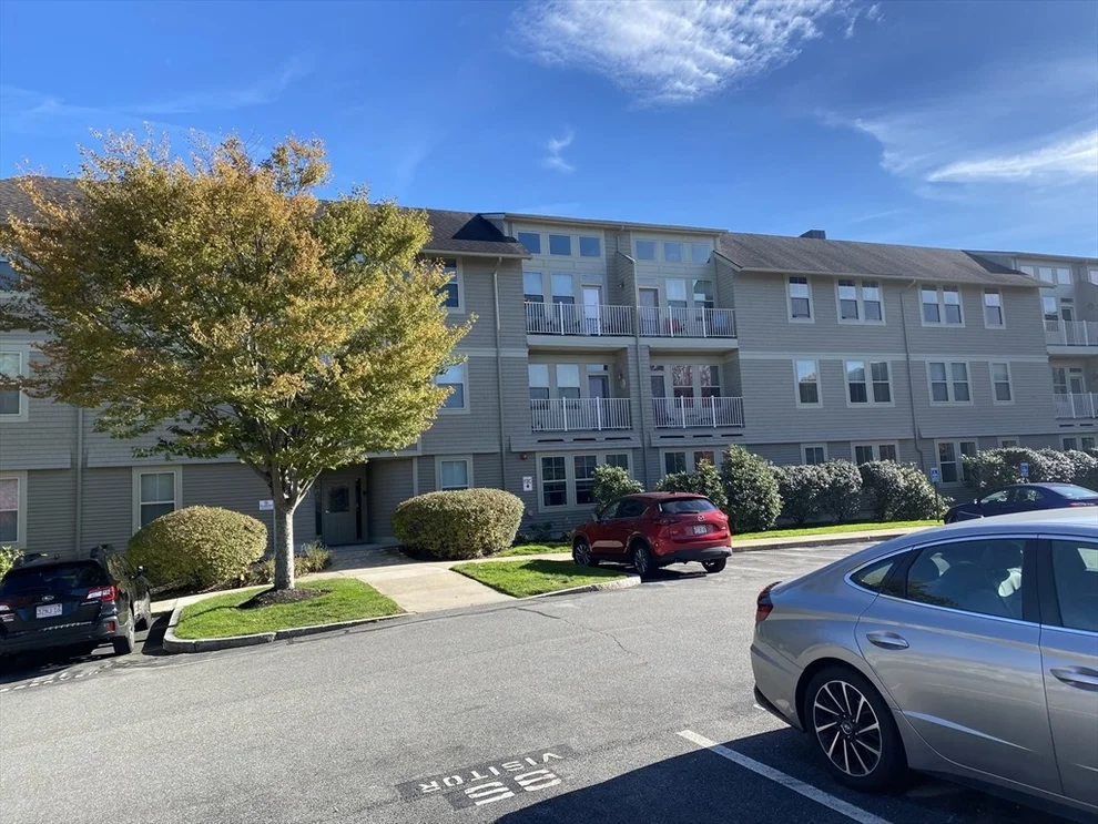 Unit for sale at 3 Harvest Dr, North Andover, MA 01845