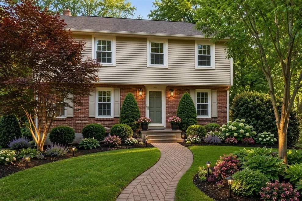 Unit for sale at 11 Bacon Rd, Framingham, MA 01701