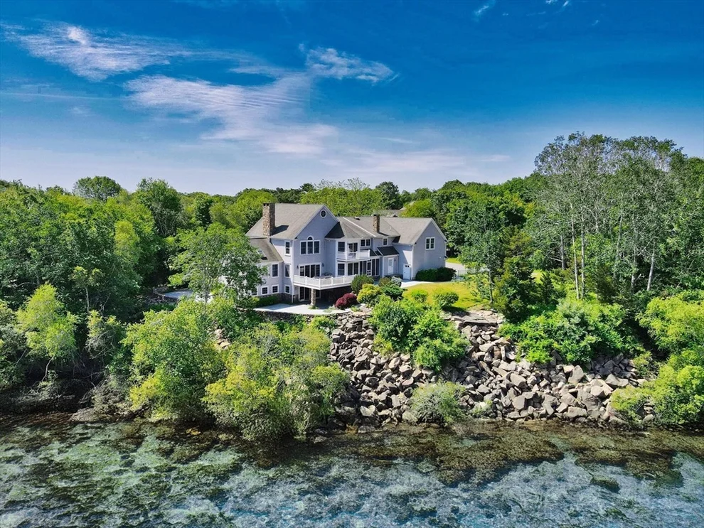 Unit for sale at 6 Wildpepper Ln, Dartmouth, MA 02748