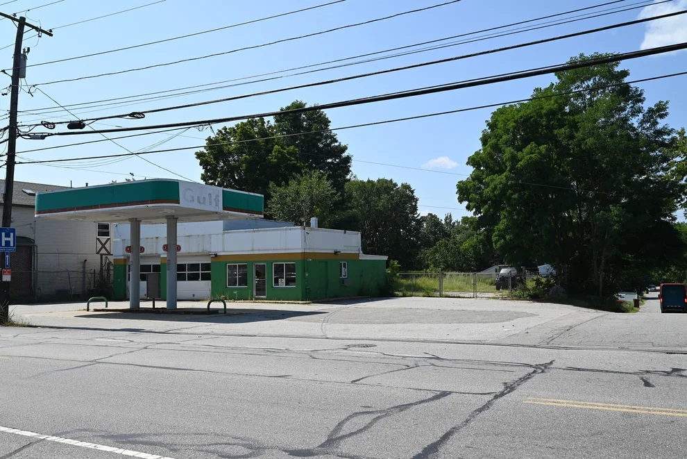 Unit for sale at 360 Mammoth Rd, Lowell, MA 01854