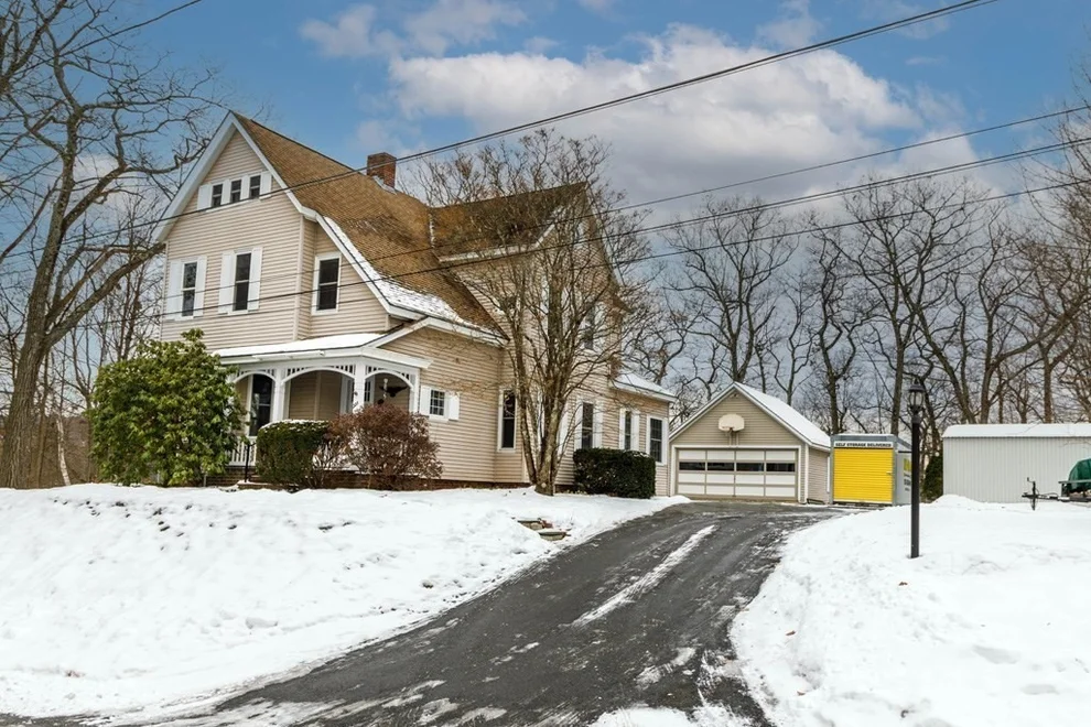 Unit for sale at 225 Wallingford Avenue, Athol, MA 01331