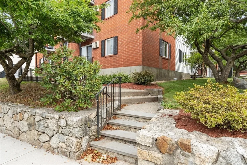 Unit for sale at 56 Edgeworth, Worcester, MA 01605