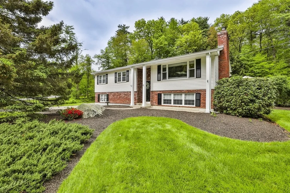 Unit for sale at 9 Edinburgh Drive, Bedford, NH 03110
