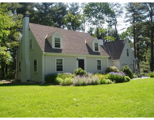 Unit for sale at 2 Lantern Ln, Weston, MA 02493