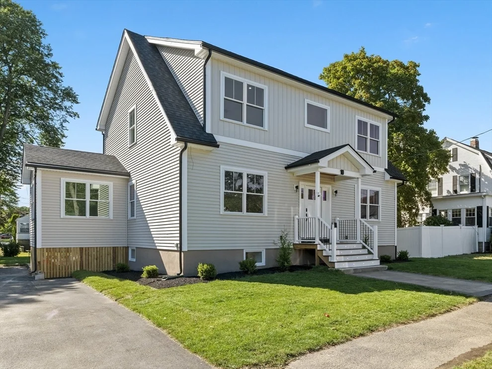 Unit for sale at 10 Ames St, Wakefield, MA 01880