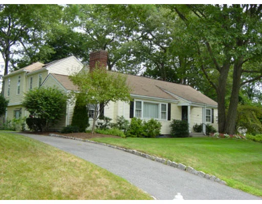 Unit for sale at 1 Edgewater Dr, Wellesley, MA 02481