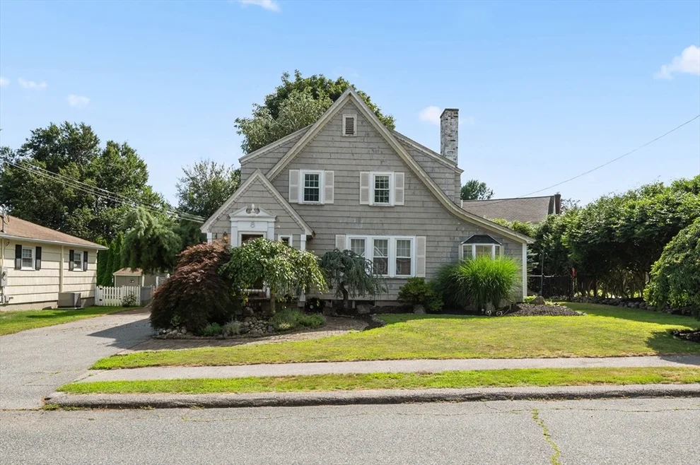 Unit for sale at 8 Saint James Rd, Shrewsbury, MA 01545