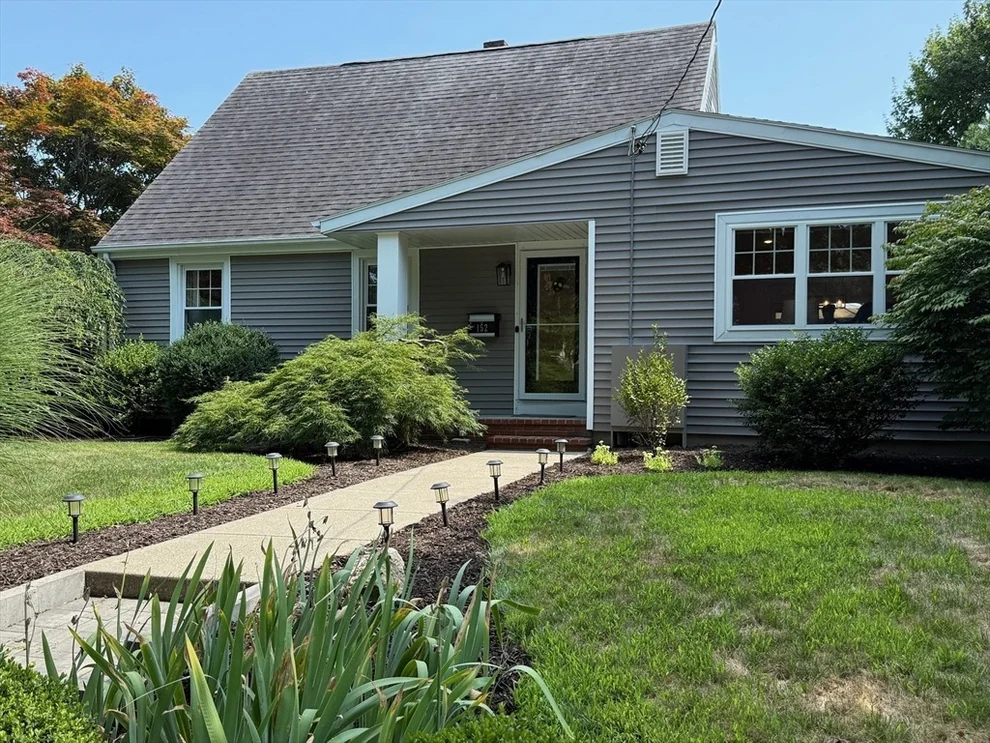 Unit for sale at 152 Huntington Ave, Dartmouth, MA 02747