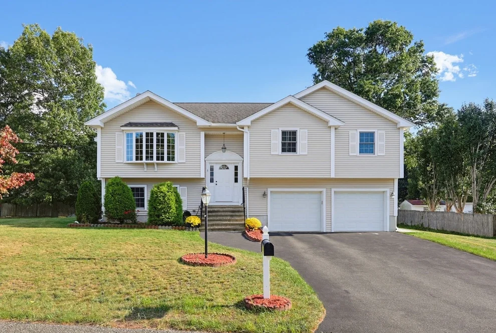 Unit for sale at 5 Ivy Cir, Randolph, MA 02368