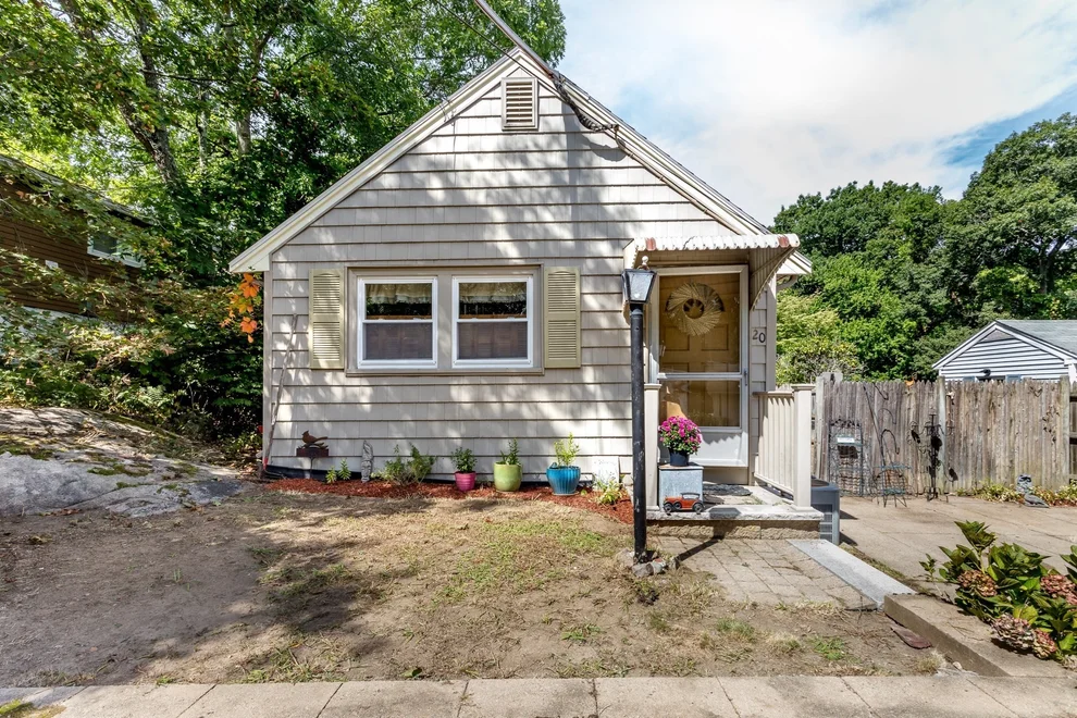 Unit for sale at 20 Crest Ave, Weymouth, MA 02189