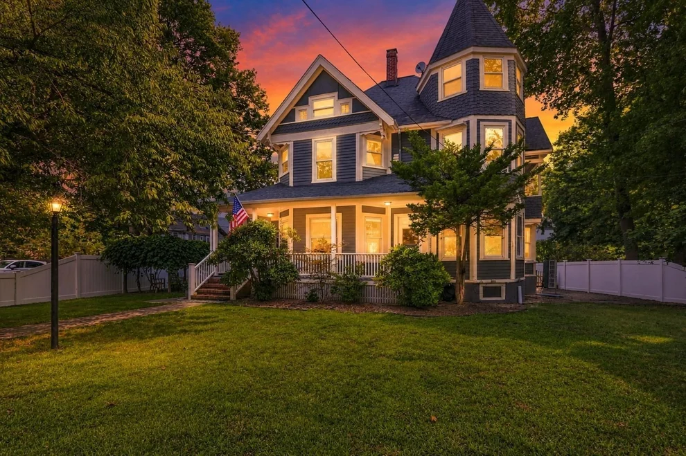 Unit for sale at 1161 Franklin St, Stoneham, MA 02180