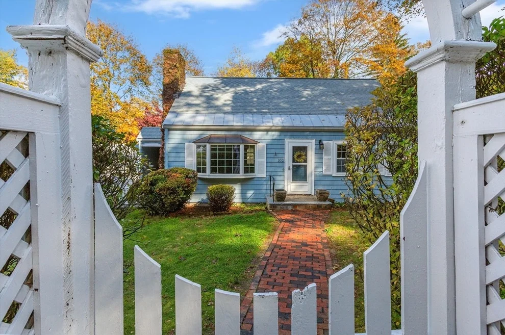Unit for sale at 102 Hillcrest Pkwy, Winchester, MA 01890