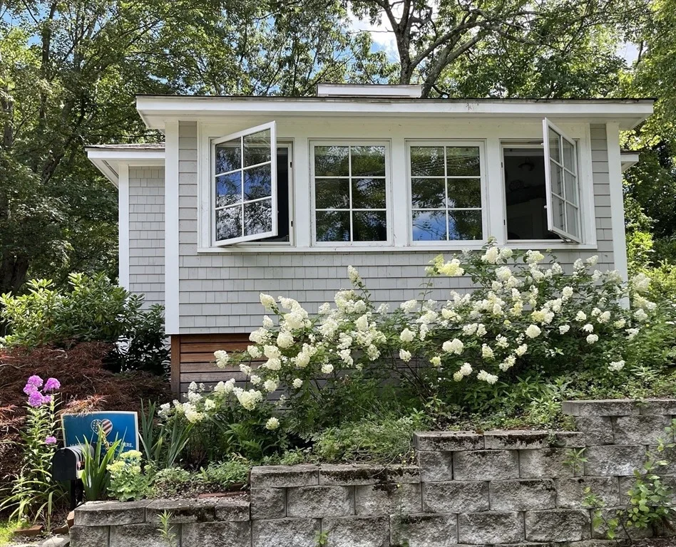 Unit for sale at 12 Stonecleve Rd, Wellesley, MA 02482