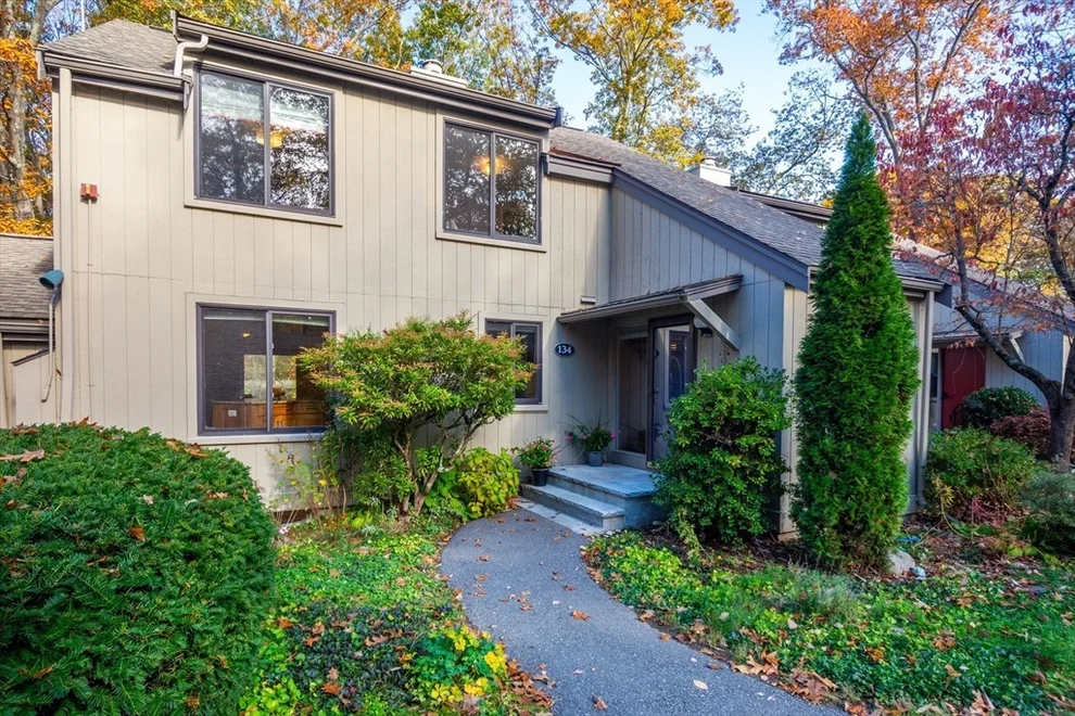 Unit for sale at 134 Chestnut Circle, Lincoln, MA 01773