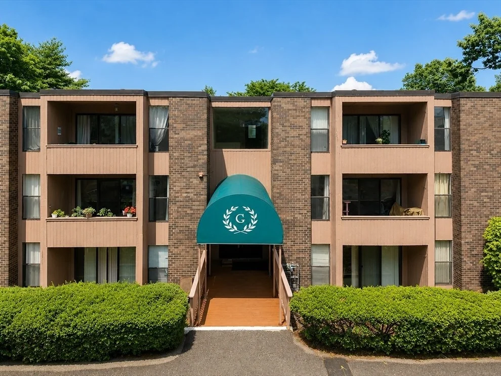 Unit for sale at 30 Shrewsbury Greens Dr, Shrewsbury, MA 01545