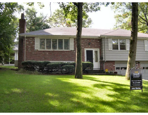 Unit for sale at 8 Ivy Circle, Wellesley, MA 02481