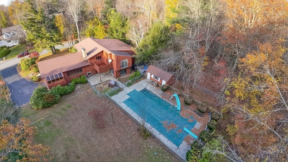 Unit for sale at 17 Crowningshield Dr, Paxton, MA 01612