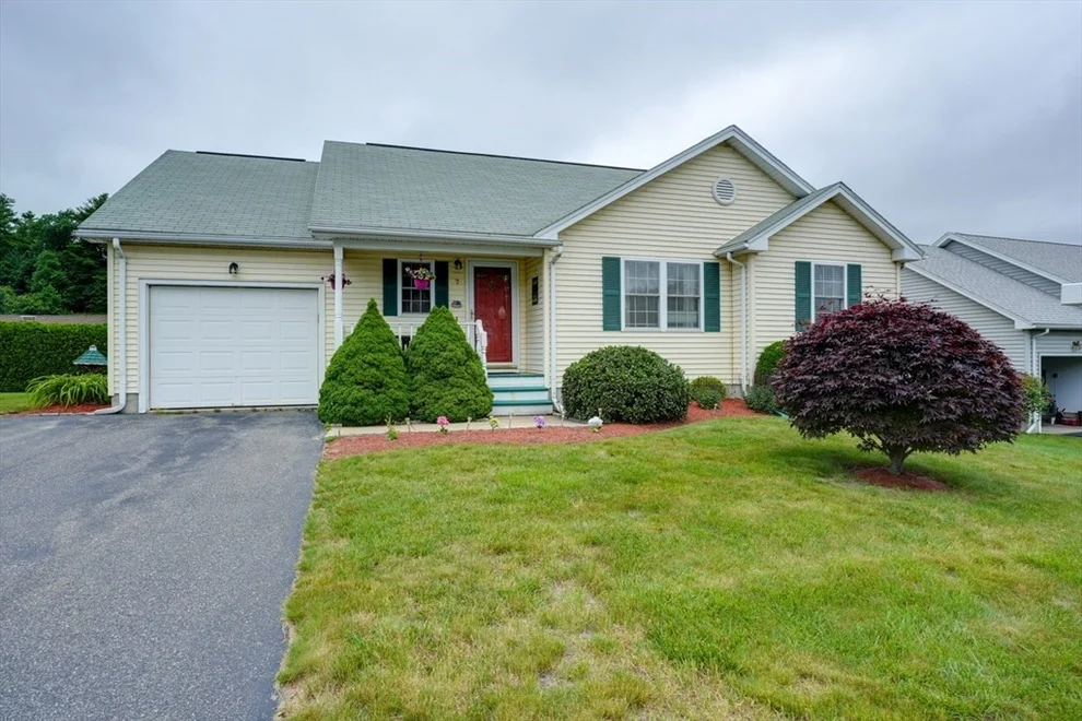 Unit for sale at 7 Chandler Way, Northborough, MA 01532