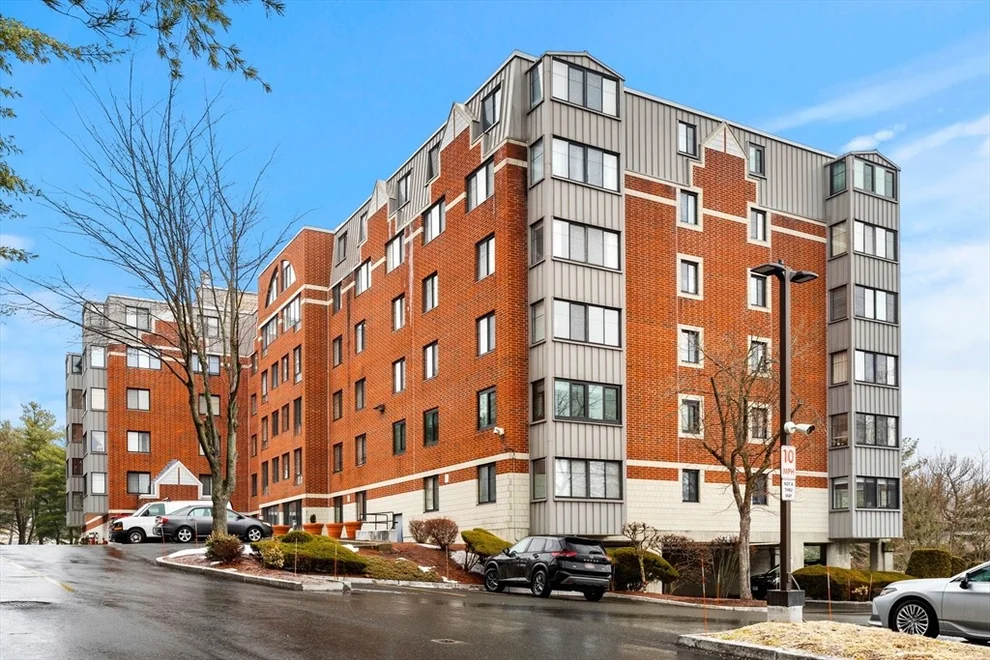 Unit for sale at 100 Ledgewood Dr, Stoneham, MA 02180